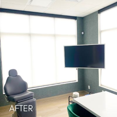 Treatment room after painting, a teal accent wall behind a dental chair